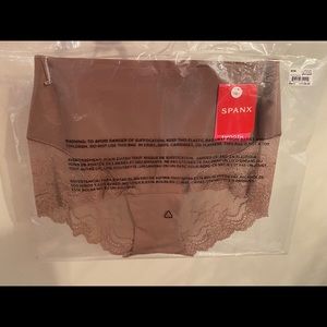 Undie-tectable Lace Hi-hipster Panty